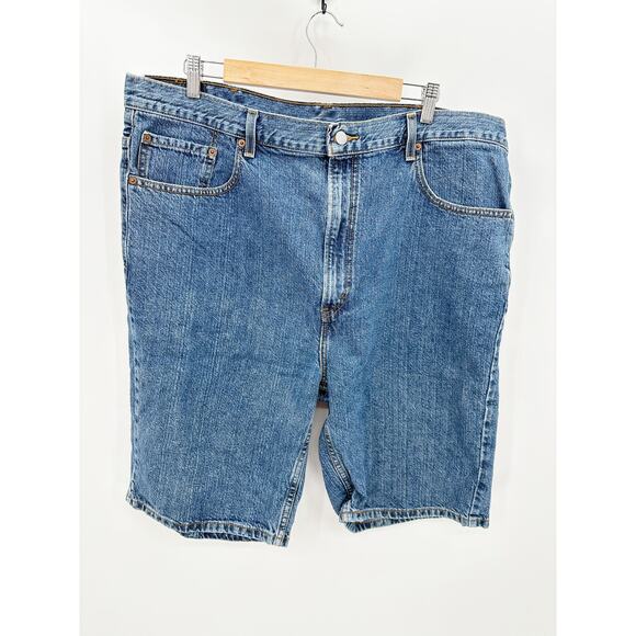 Levi's Red Tab 505 Men's Medium Wash Denim Jean Shorts Size 42 Dad Shorts Casual - Picture 1 of 7